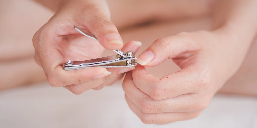איך גוזרים ציפורניים נכון